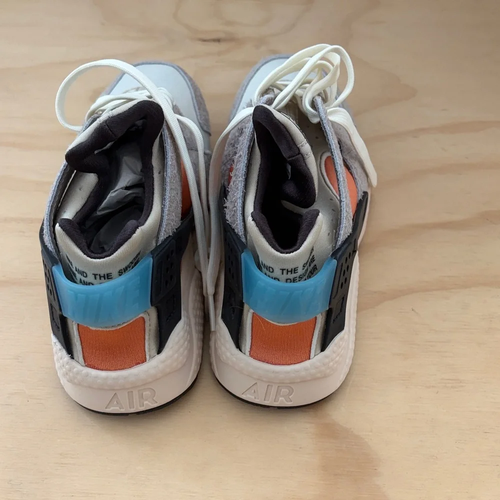 Nike Air Huarache, W7.5 - Picture 3 of 5